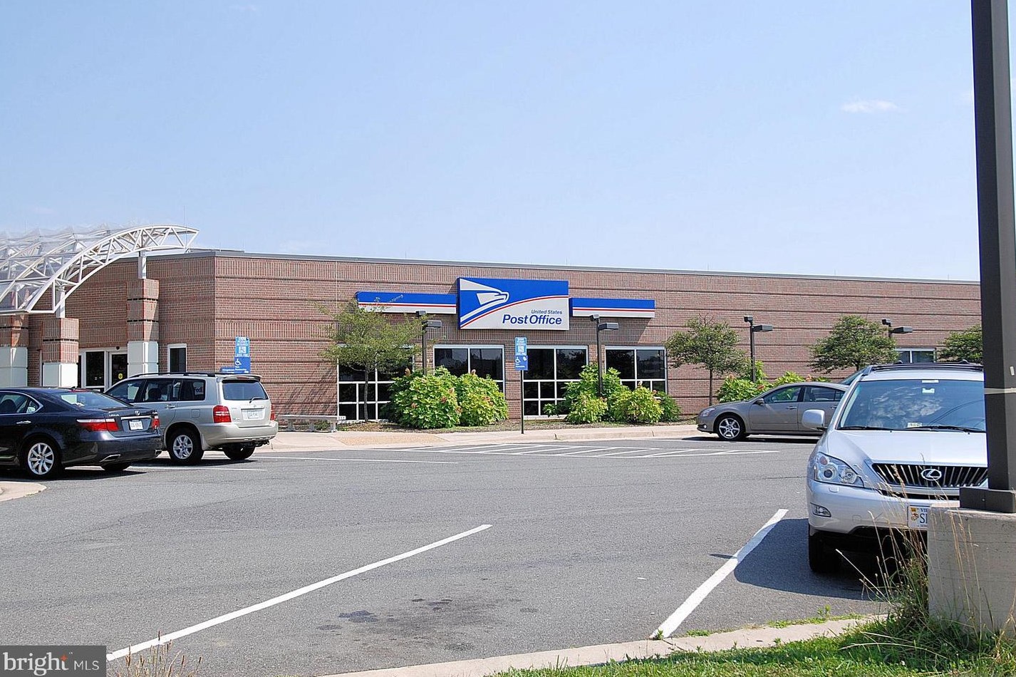 7037 Ashleigh Mnr Ct, Alexandria VA 22315-4757 exterior