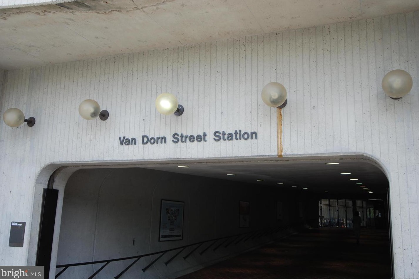 7037 Ashleigh Mnr Ct, Alexandria VA 22315-4757 exterior