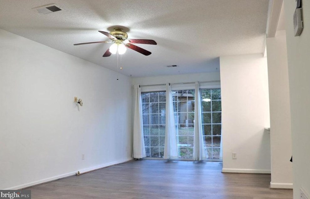 12108 Greenway Ct Apt 102, Fairfax, VA 22033