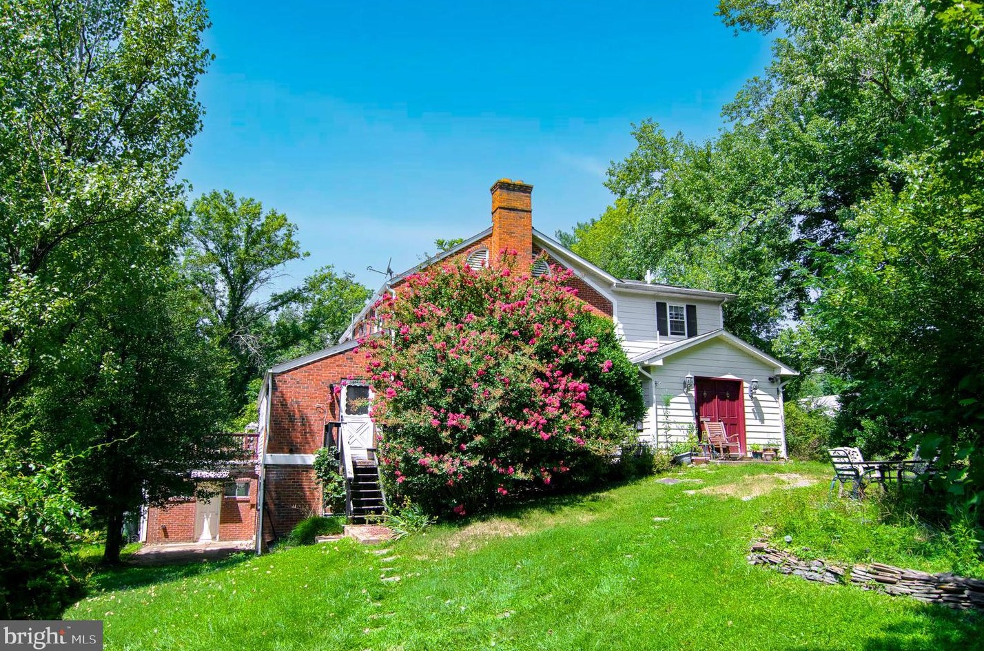 1295 Colvin Forest Dr, Vienna, VA 22182