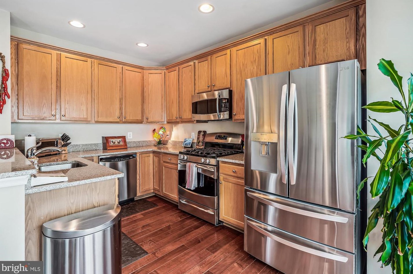 5021 Village Fountain Pl, Centreville, VA 20120