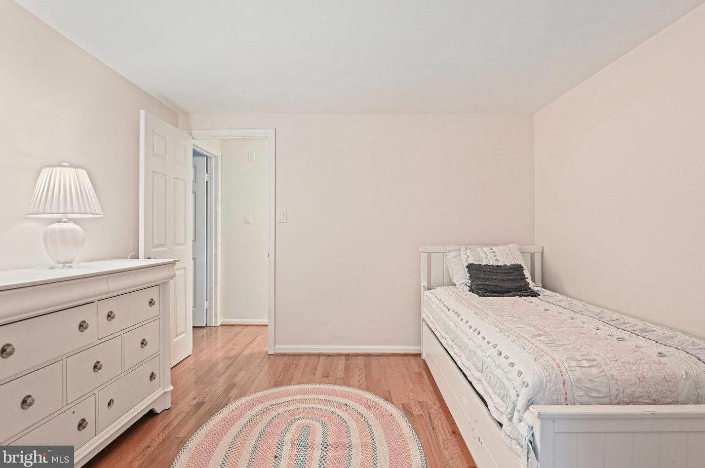 5252 Gln Mdw Rd, Centreville VA  20120-1354 exterior