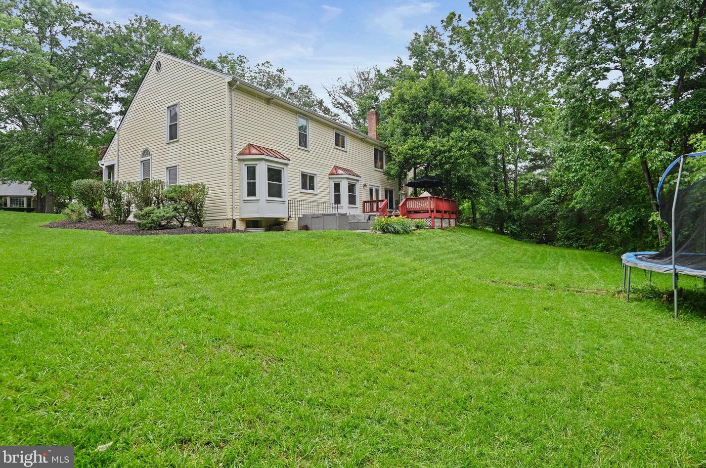 5252 Gln Mdw Rd, Centreville VA  20120-1354 exterior