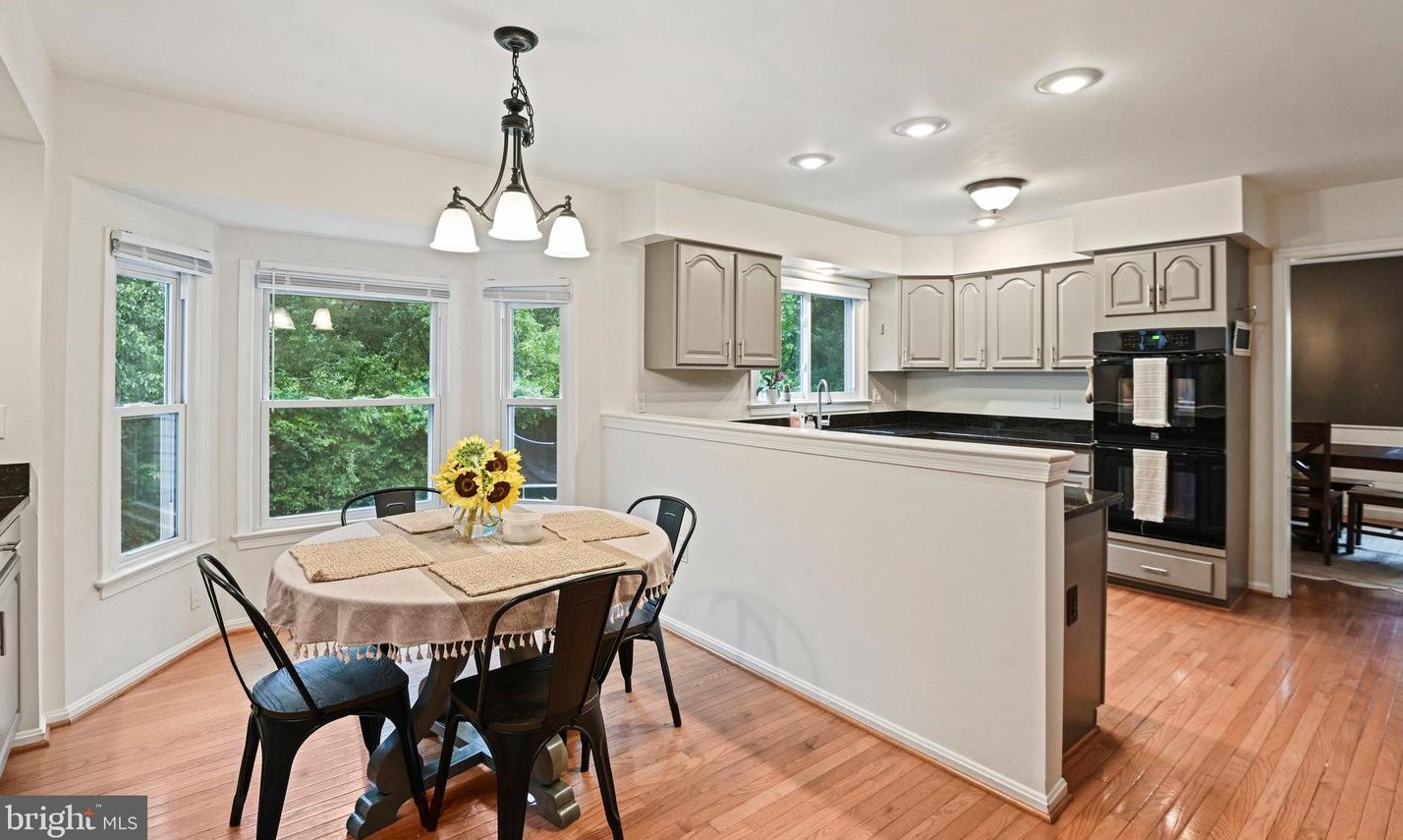 5252 Gln Mdw Rd, Centreville VA  20120-1354 exterior