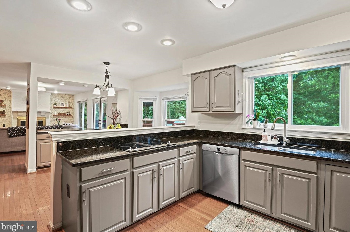 5252 Glen Meadow Rd, Centreville VA  20120-1354 exterior