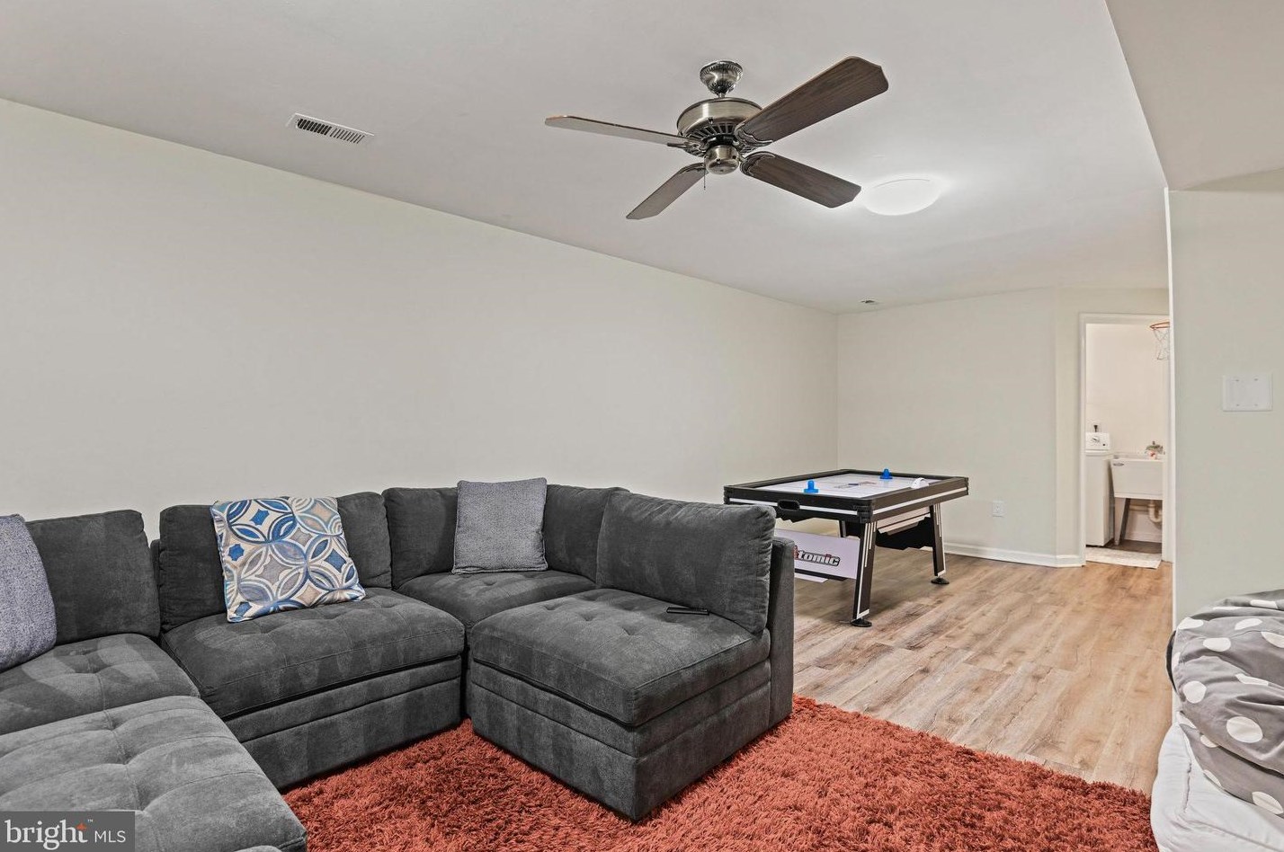 5252 Gln Mdw Rd, Centreville VA  20120-1354 exterior