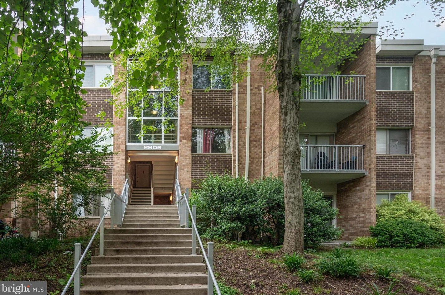 2906 Kings Chapel Rd, Falls Church, VA 22042-1145