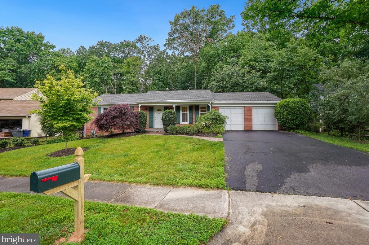 2408 Sweetbay Ln, Herndon, VA 20191-4204