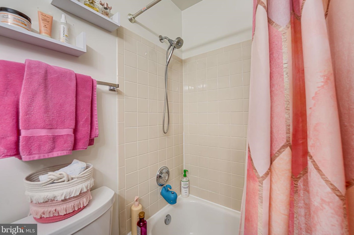 6007 Lands End Ln, Alexandria VA 22315-2666 exterior