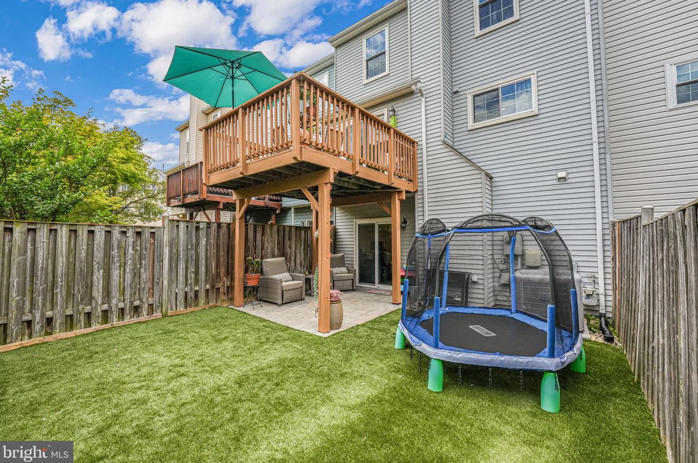 6007 Lands End Ln, Alexandria VA 22315-2666 exterior