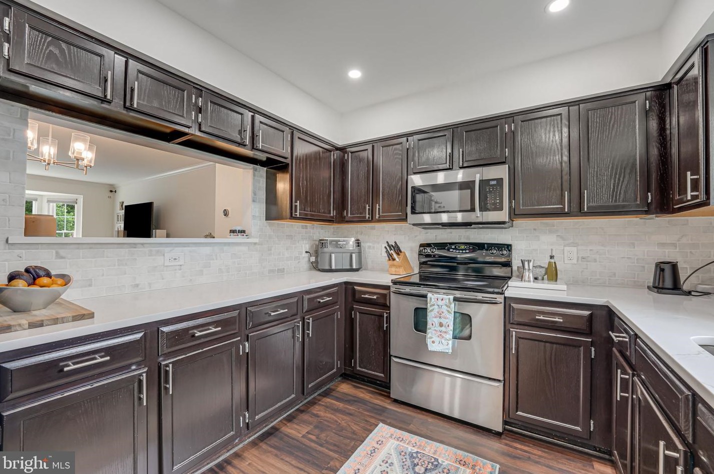 6007 Lands End Ln, Alexandria VA 22315-2666 exterior