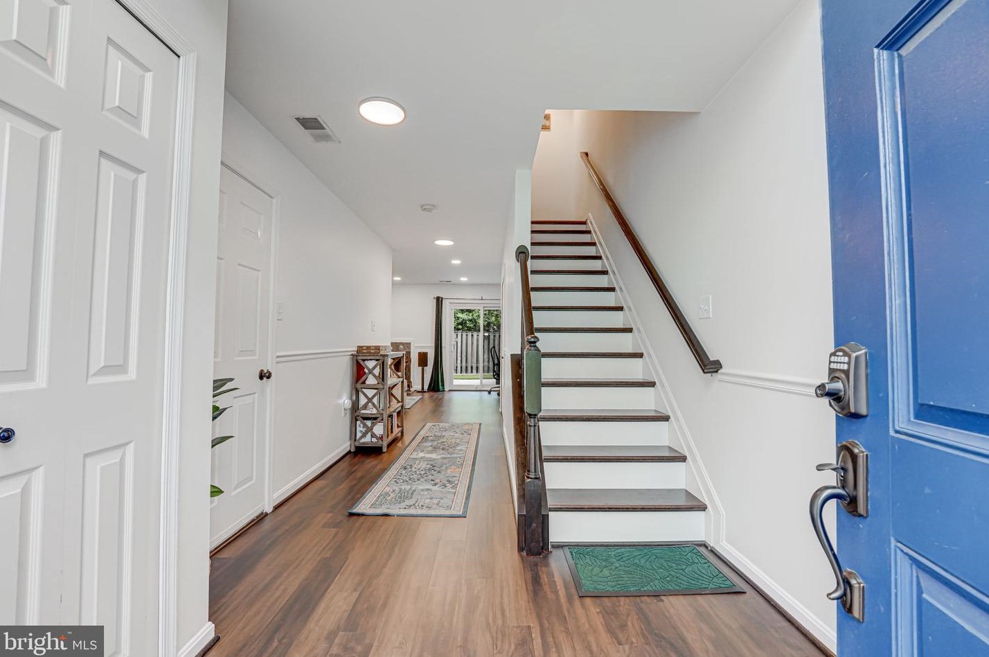 6007 Lands End Ln, Alexandria, VA 22315-2667