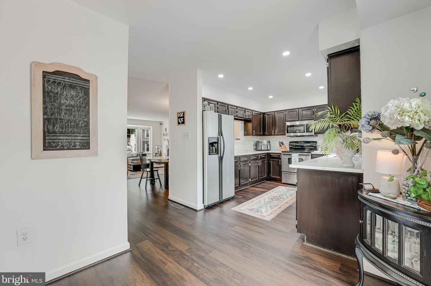 6007 Lands End Ln, Alexandria VA 22315-2666 exterior