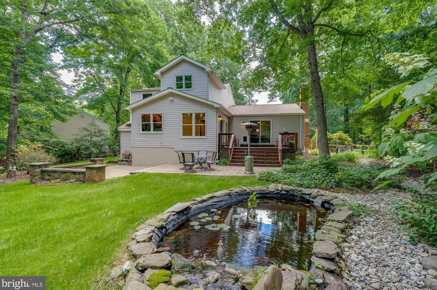 2406 Freetown Dr, Herndon, VA 20191