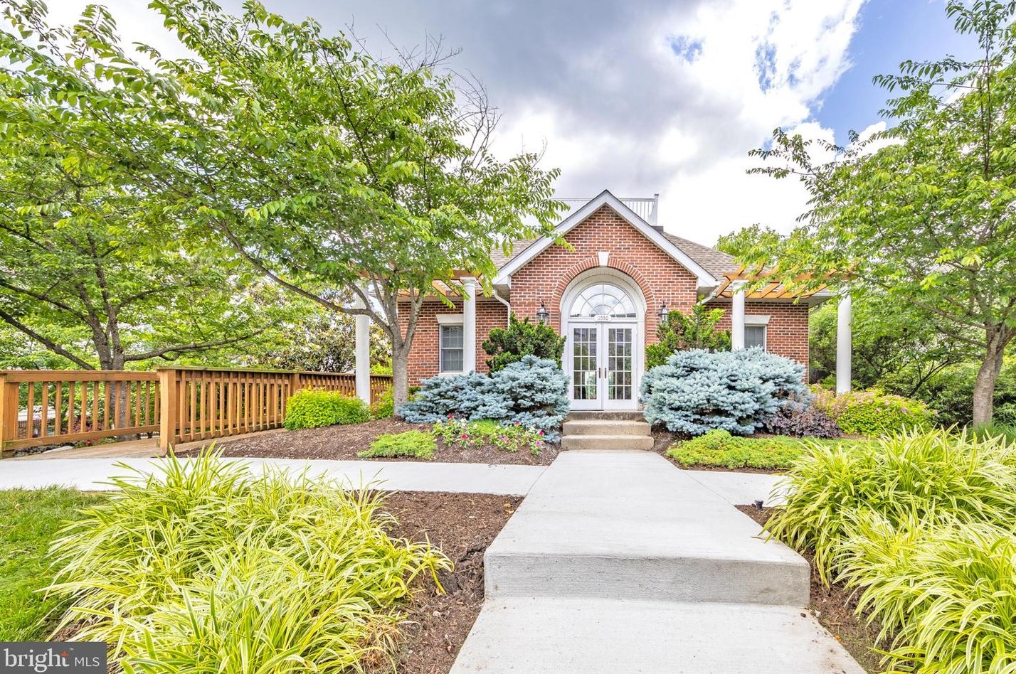 11425 Log Rdg Dr, Fairfax VA  22030-8528 exterior