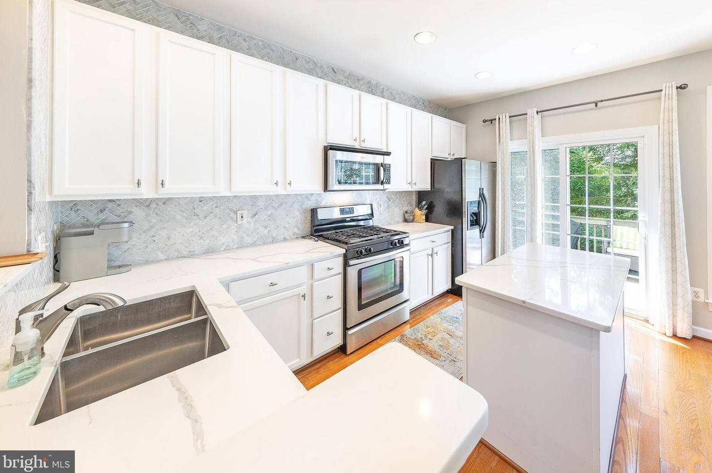 11425 Log Rdg Dr, Fairfax VA  22030-8528 exterior