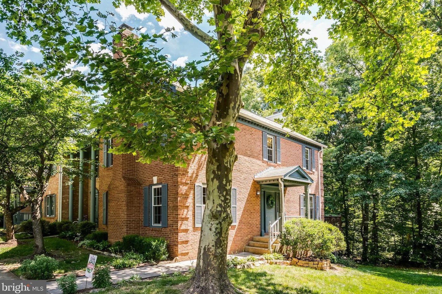 12476 Sweet Leaf Ter, Fairfax, VA 22033-2460