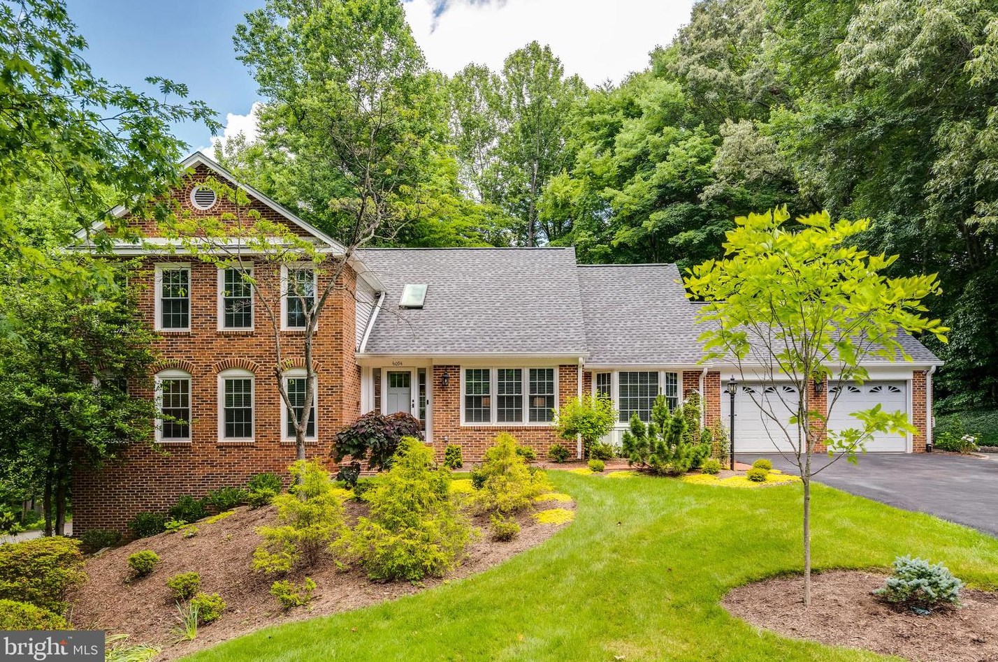 6094 Arrington Dr, Fairfax, VA 22039-1337