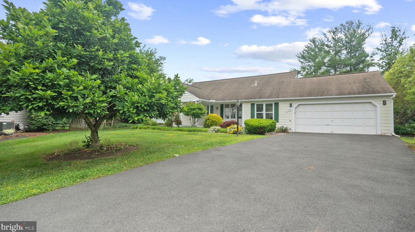 13910 Deviar Dr, Centreville, VA 20120-1223