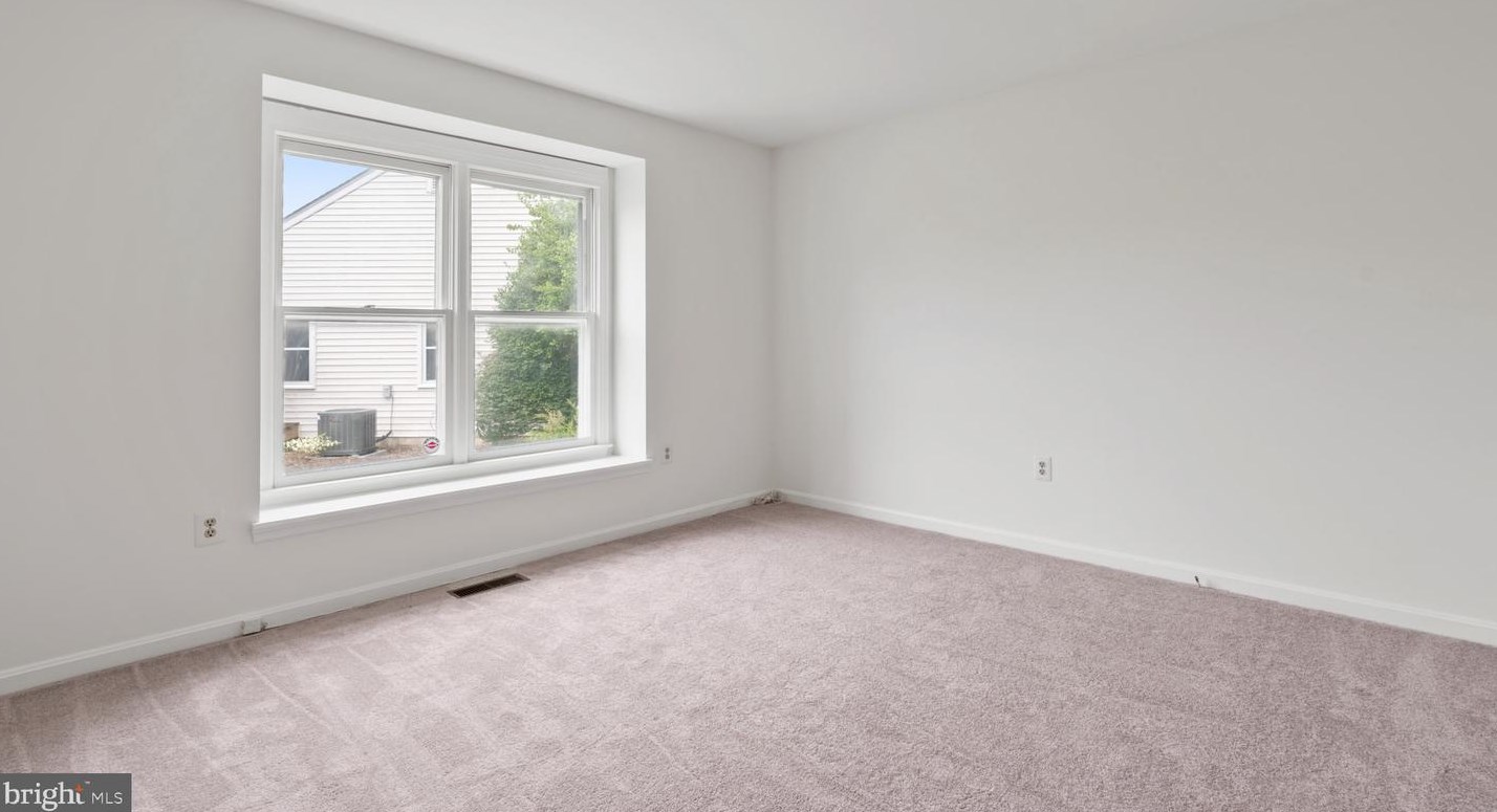 13910 Deviar Dr, Centreville VA  20120-1223 exterior