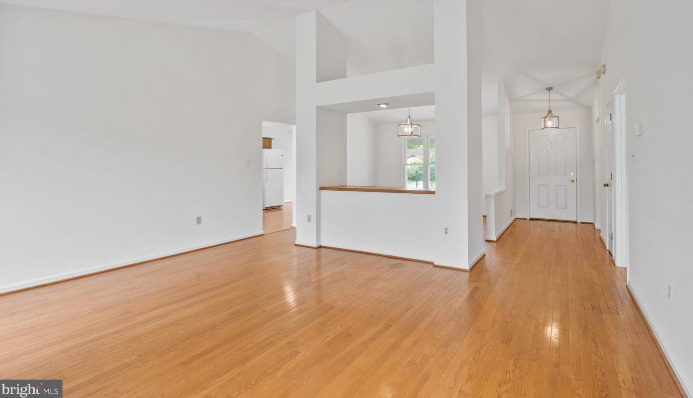 13910 Deviar Dr, Centreville VA  20120-1223 exterior