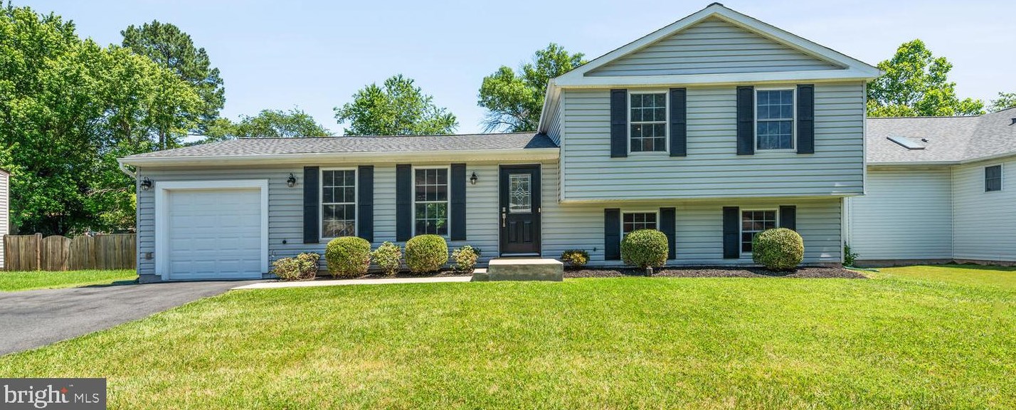 12905 Framingham Ct, Herndon, VA 20171