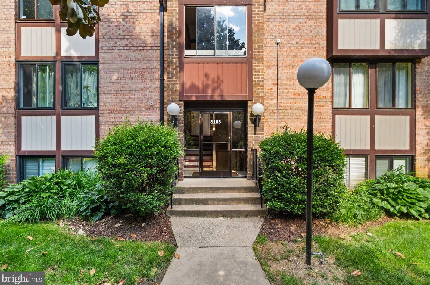 3105 Buccaneer Ct #201, Fairfax, VA 22031