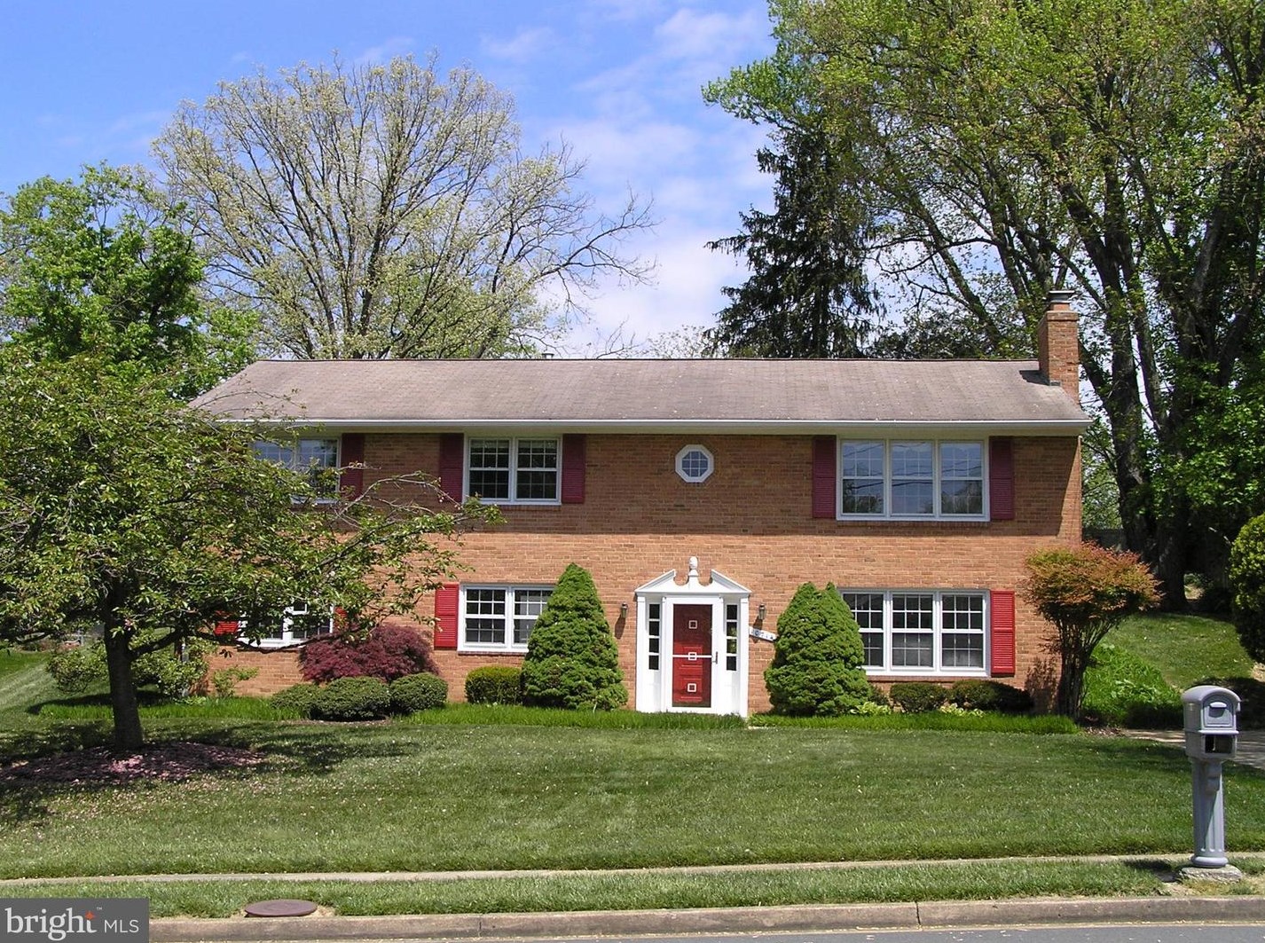 10714 Almond St, Fairfax, VA 22032-3401
