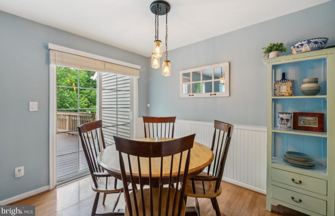 6120 Stonepath Cir, Centreville VA  20120-3422 exterior