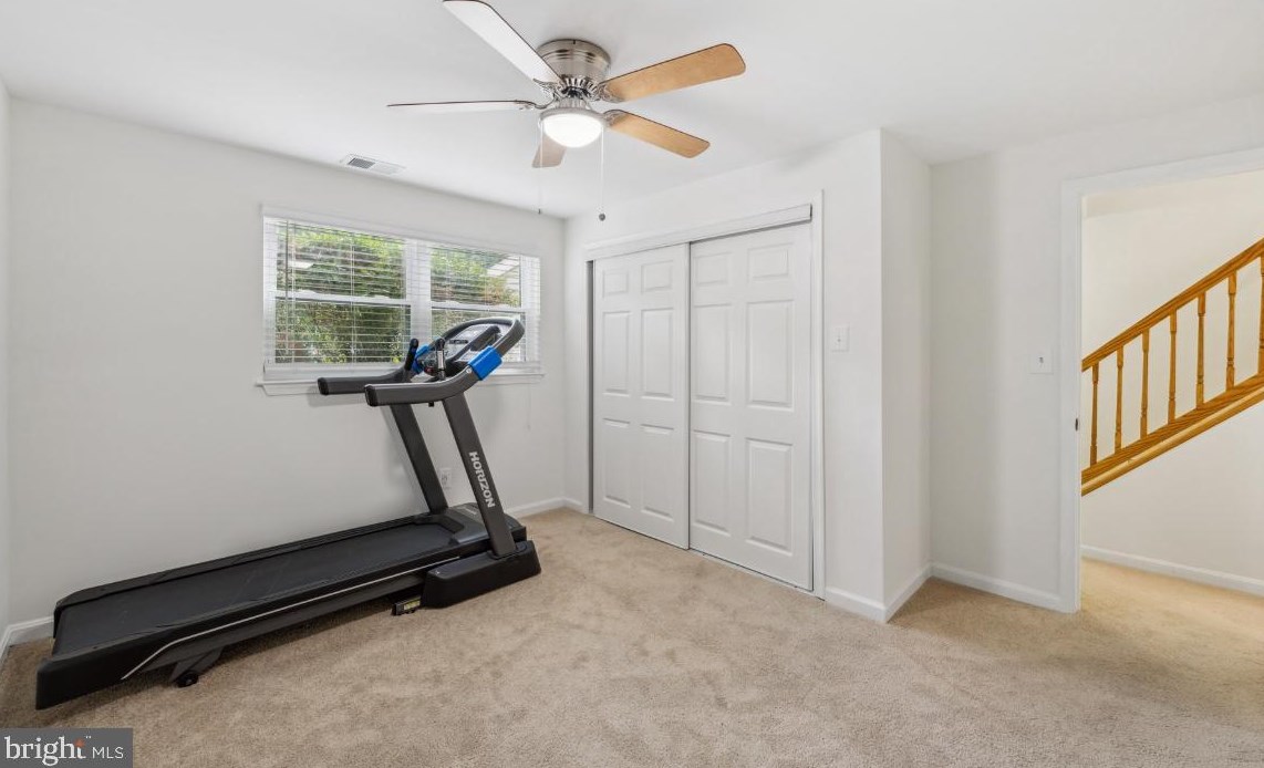 6120 Stonepath Cir, Centreville VA  20120-3422 exterior