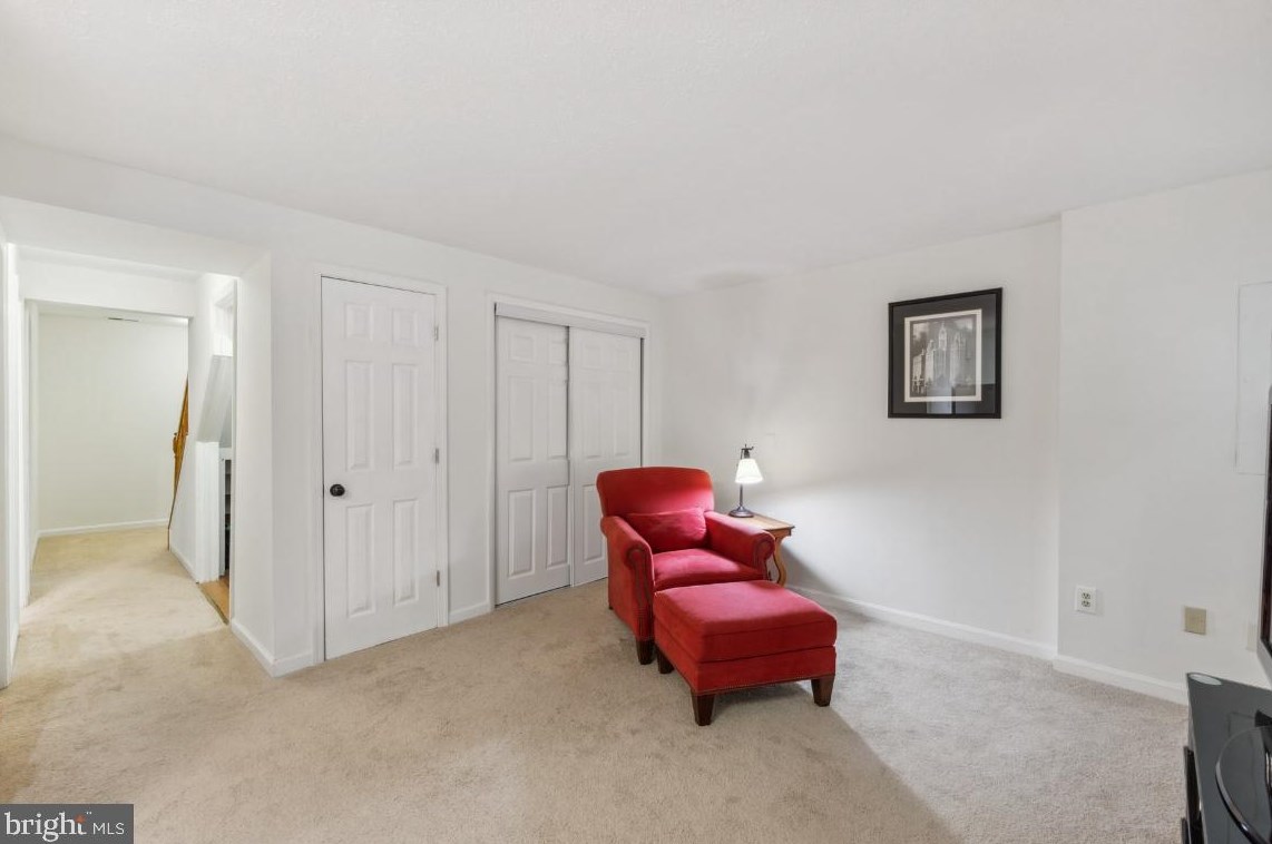 6120 Stonepath Cir, Centreville VA  20120-3422 exterior