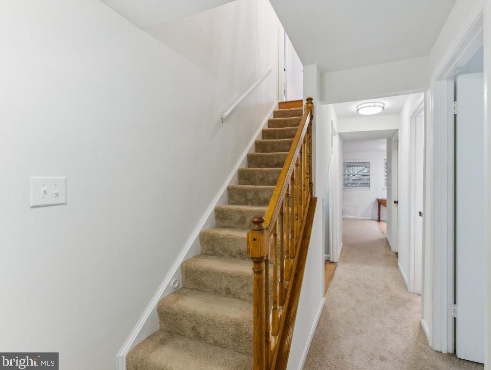 6120 Stonepath Cir, Centreville VA  20120-3422 exterior