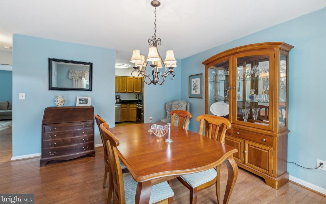 6120 Stonepath Cir, Centreville VA  20120-3422 exterior