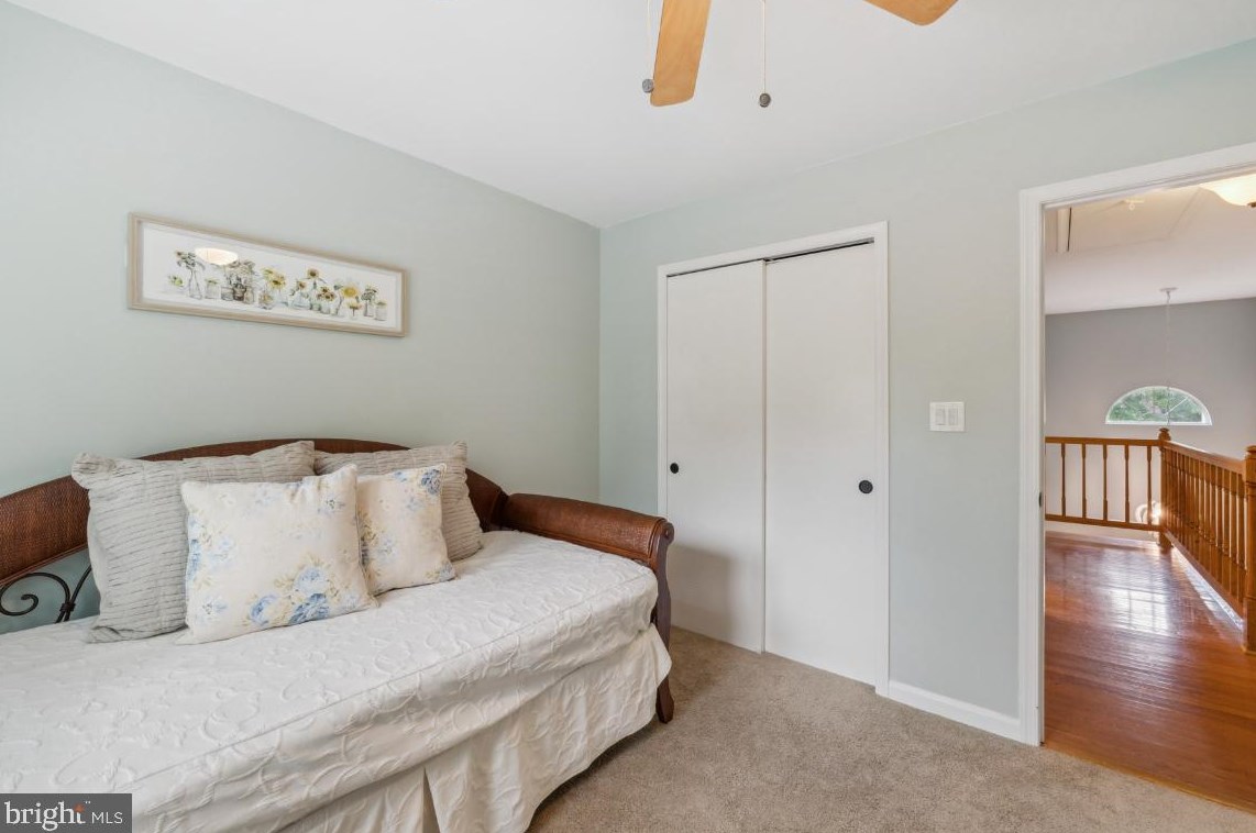 6120 Stonepath Cir, Centreville VA  20120-3422 exterior