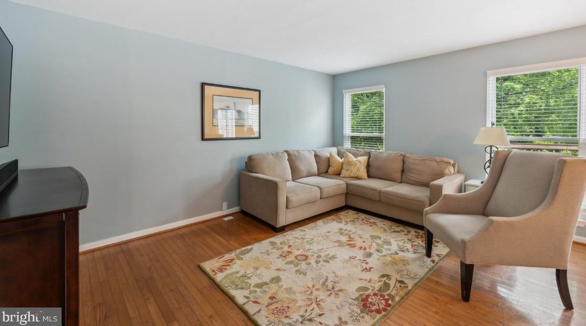 6120 Stonepath Cir, Centreville VA  20120-3422 exterior