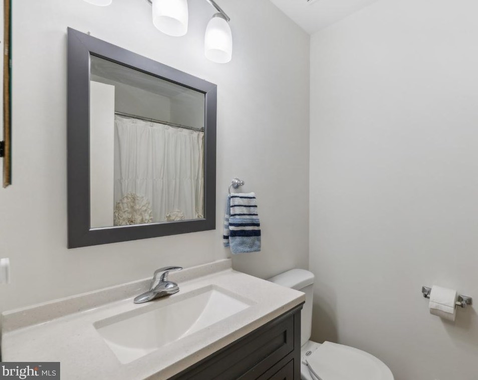 6120 Stonepath Cir, Centreville VA  20120-3422 exterior