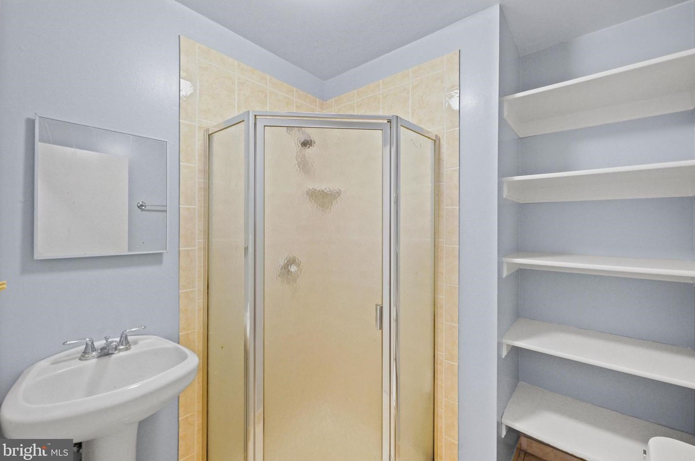 4723 Gainsborough Dr, Fairfax VA 22032-2380 exterior