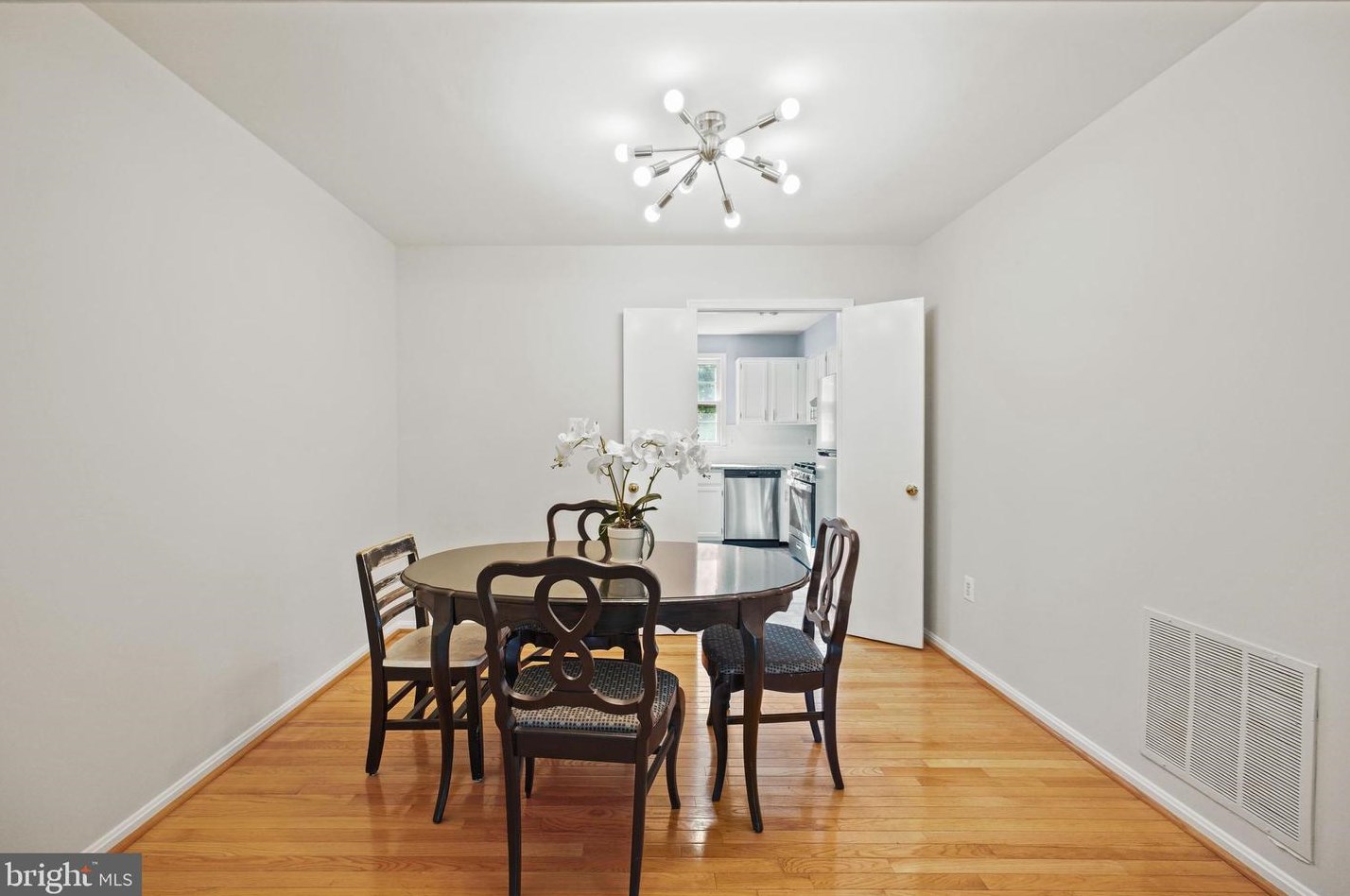 4723 Gainsborough Dr, Fairfax VA 22032-2380 exterior