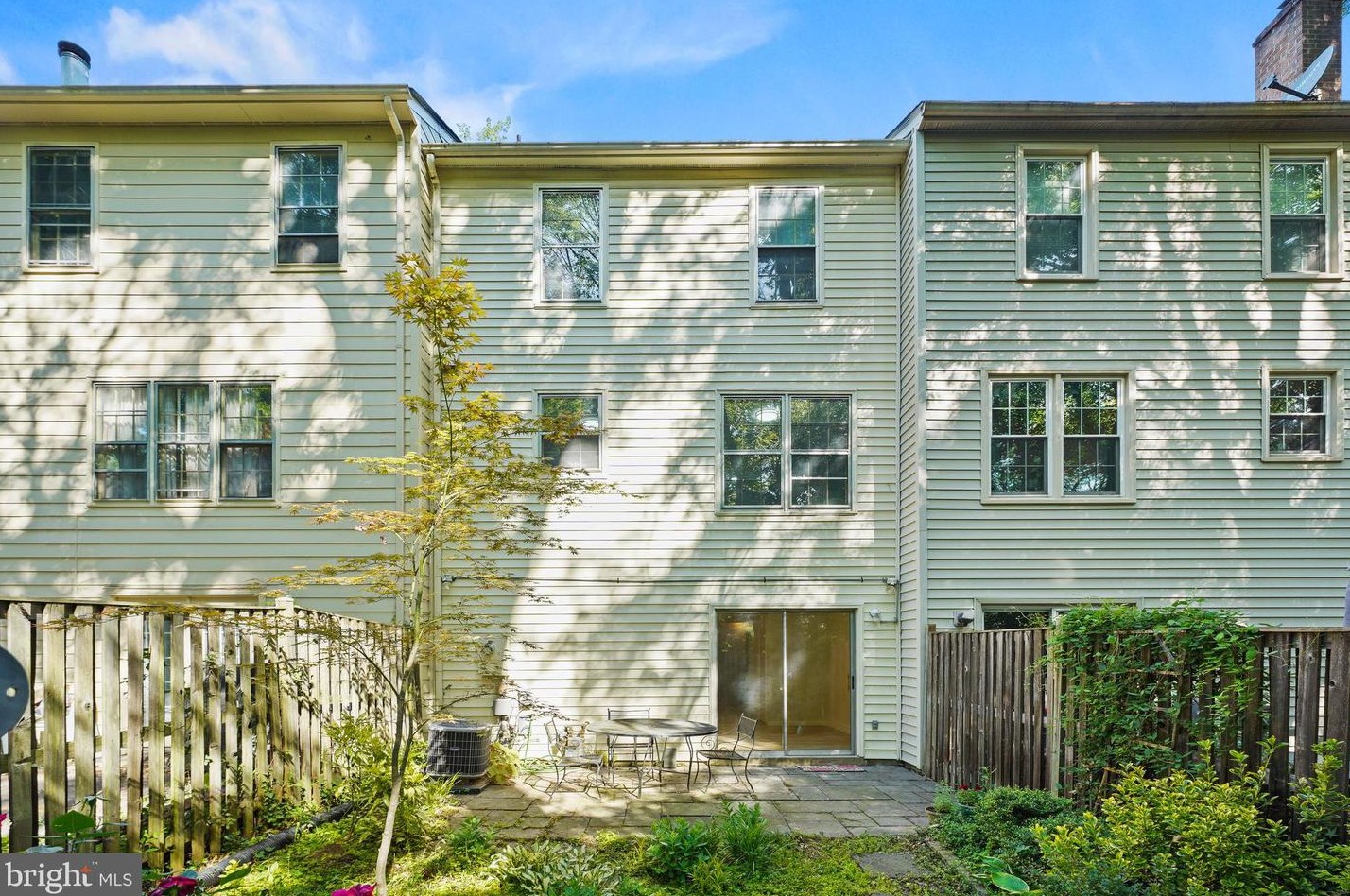 4723 Gainsborough Dr, Fairfax VA 22032-2380 exterior