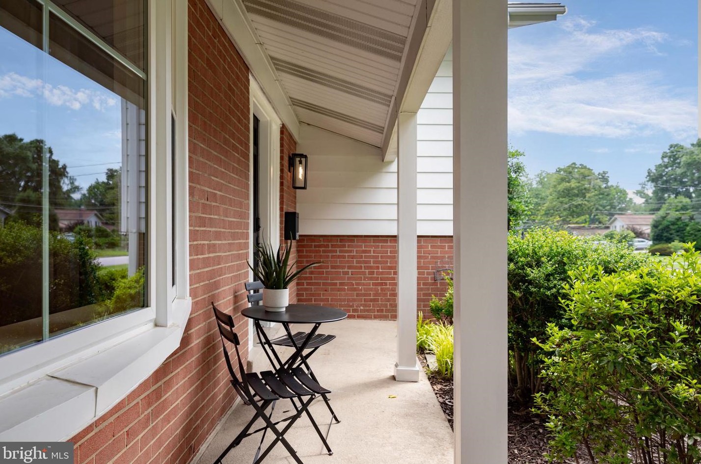 8401 Ashwood Dr, Alexandria, VA 22308-1909