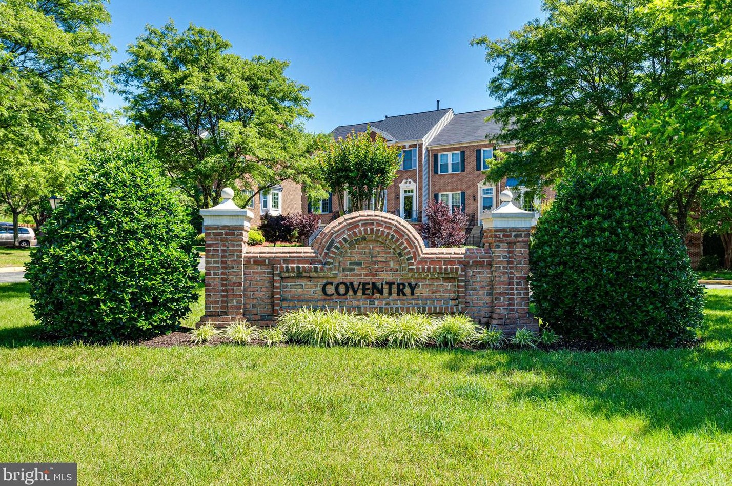 5572 Jowett Ct, Alexandria, VA 22315-5540