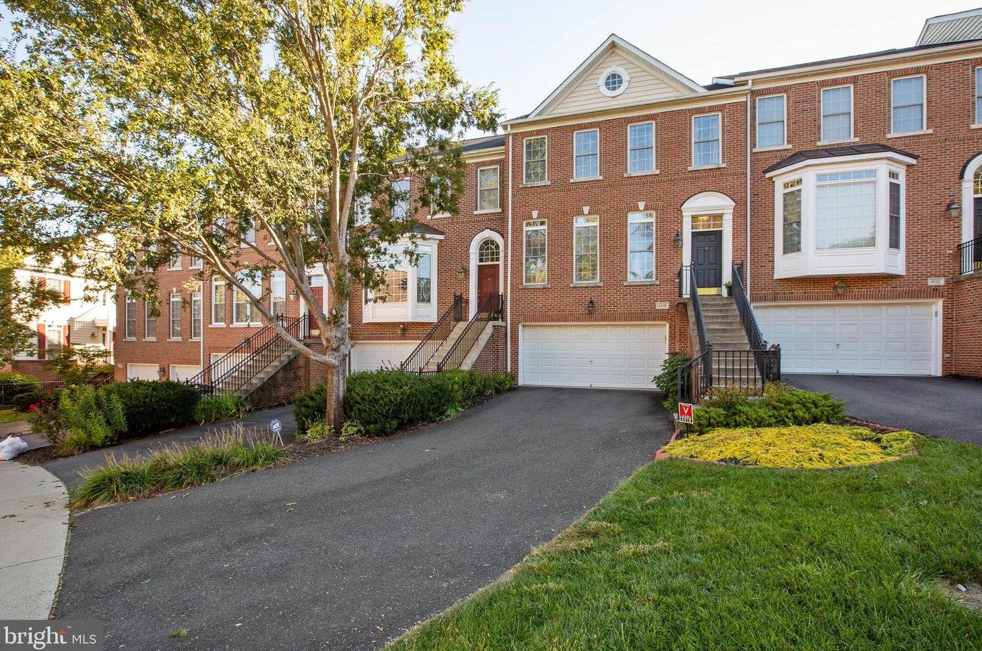 4019 Quiet Creek Dr, Fairfax, VA 22033