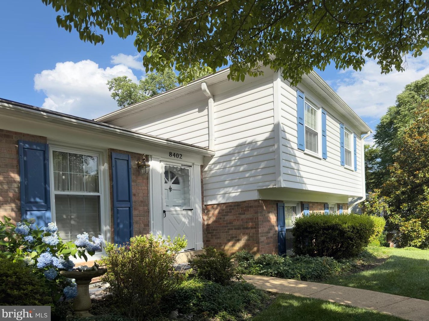 8402 Briar Creek Dr, Annandale, VA 22003-4546