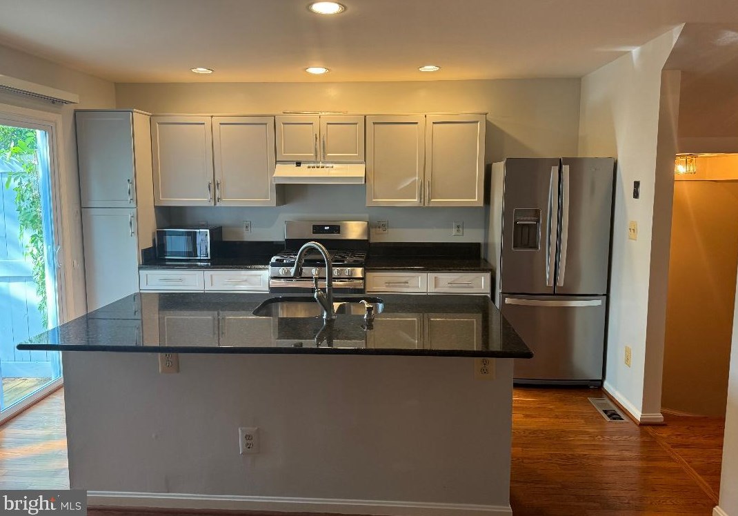 12097 Edgemere Cir, Herndon, VA 20190