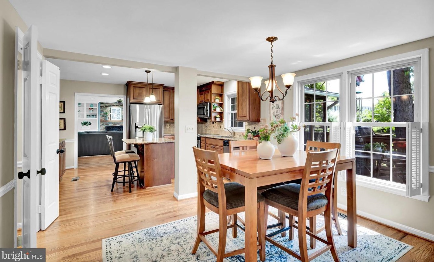 5617 Rowena Dr, Centreville, VA 20120-1425