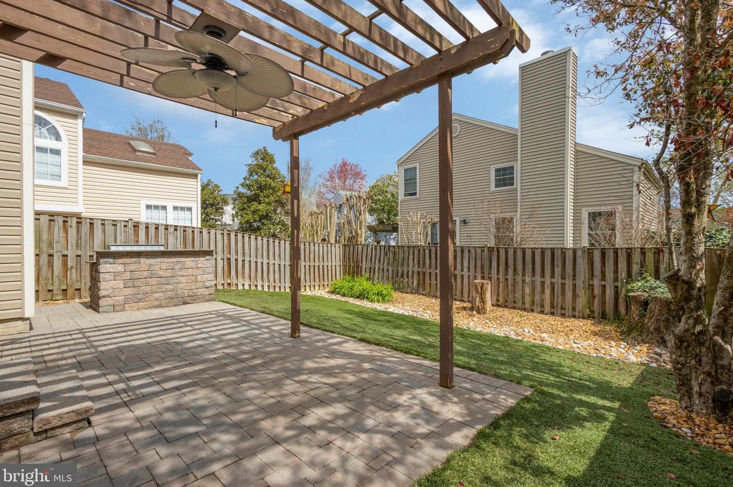 7465 Cross Gate Ln, Alexandria VA 22315-4621 exterior