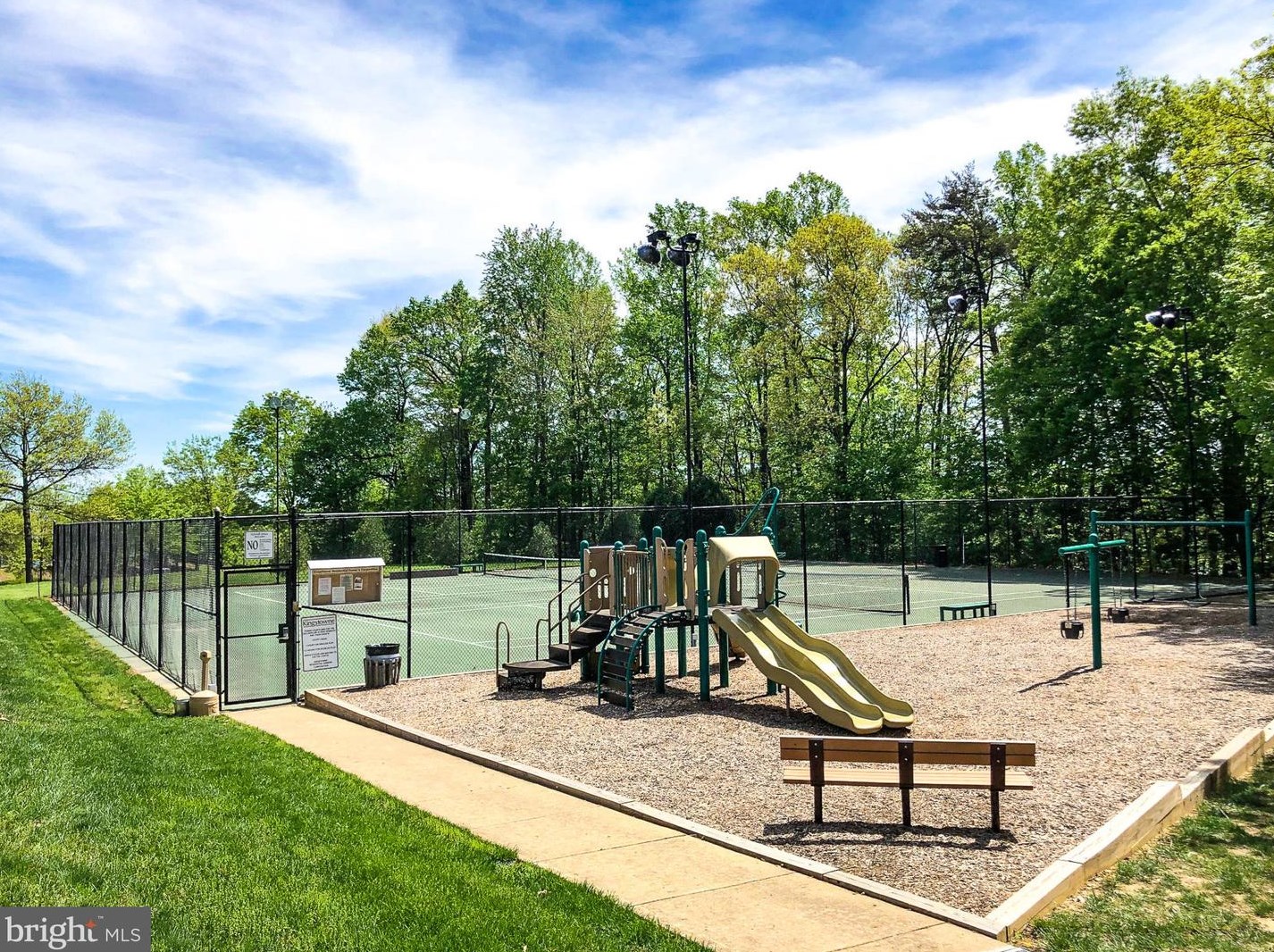 7465 Cross Gate Ln, Alexandria VA 22315-4621 exterior