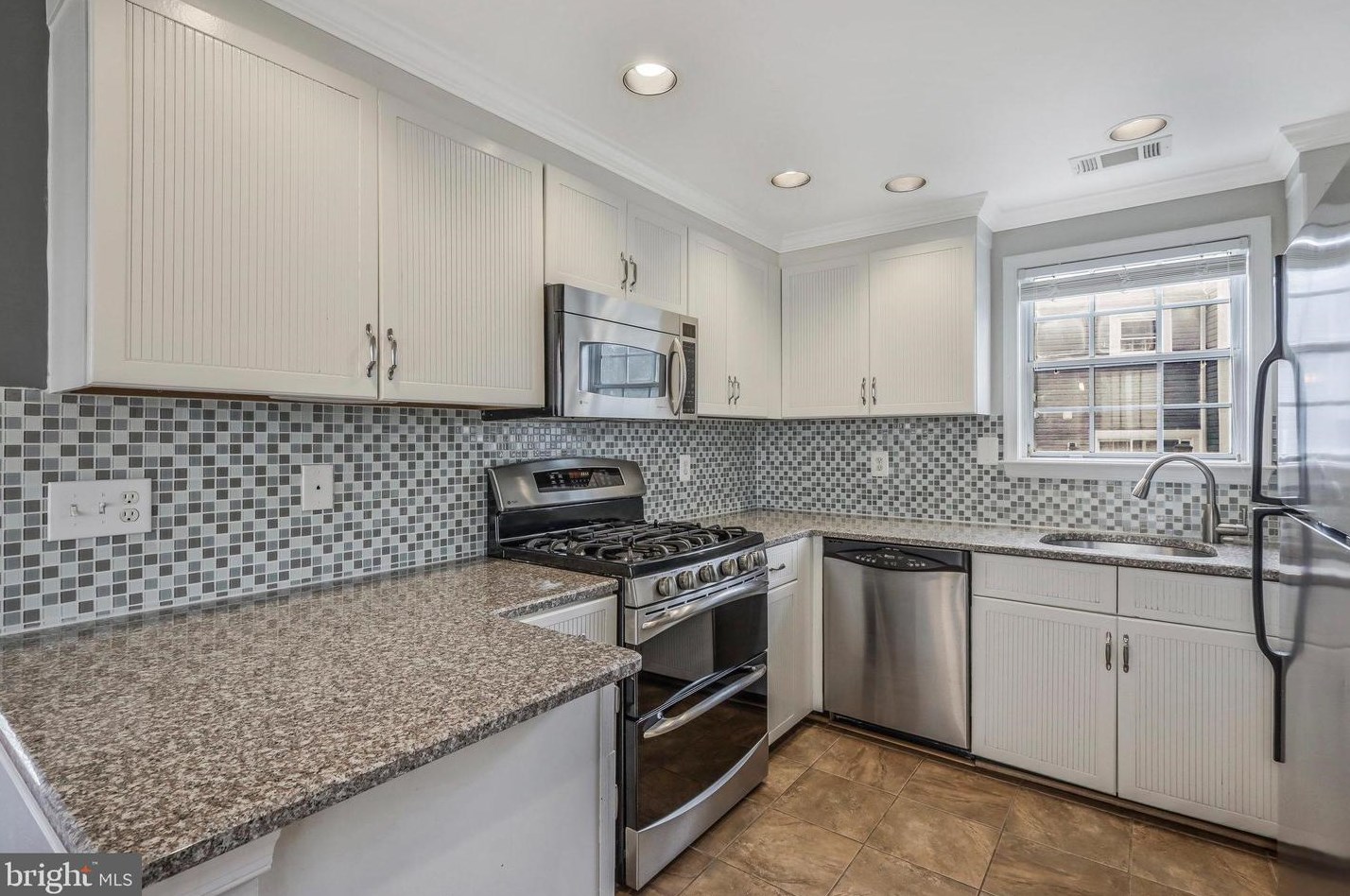 7465 Cross Gate Ln, Alexandria VA 22315-4621 exterior