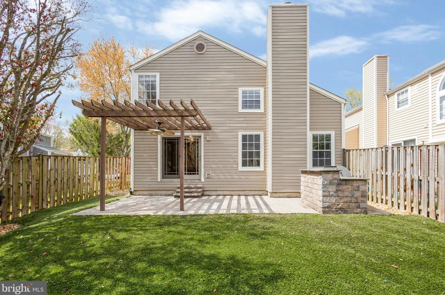 7465 Cross Gate Ln, Alexandria VA 22315-4621 exterior