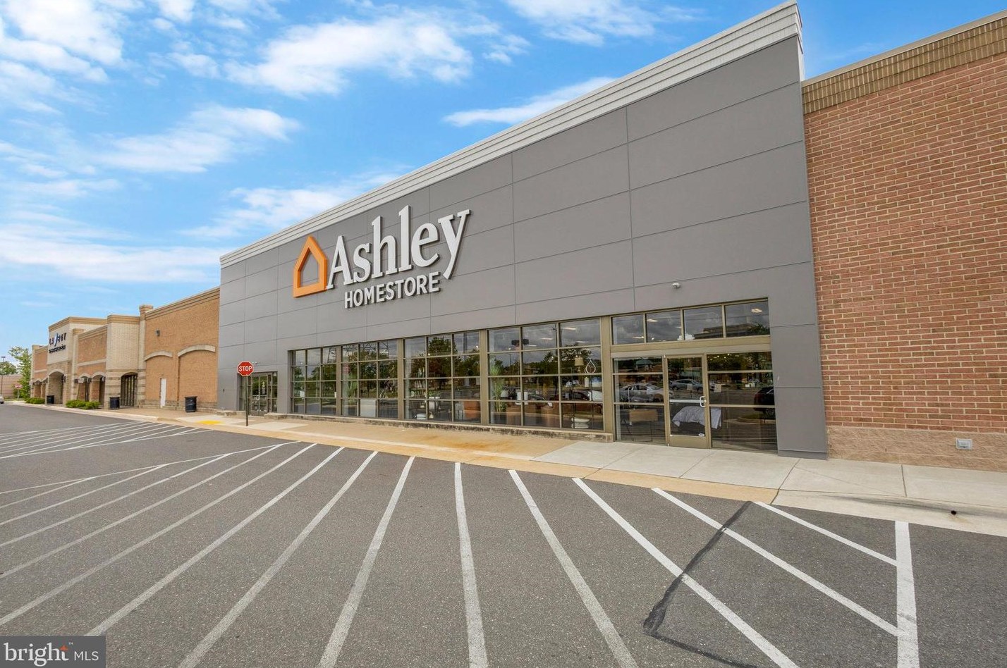 7465 Cross Gate Ln, Alexandria VA 22315-4621 exterior